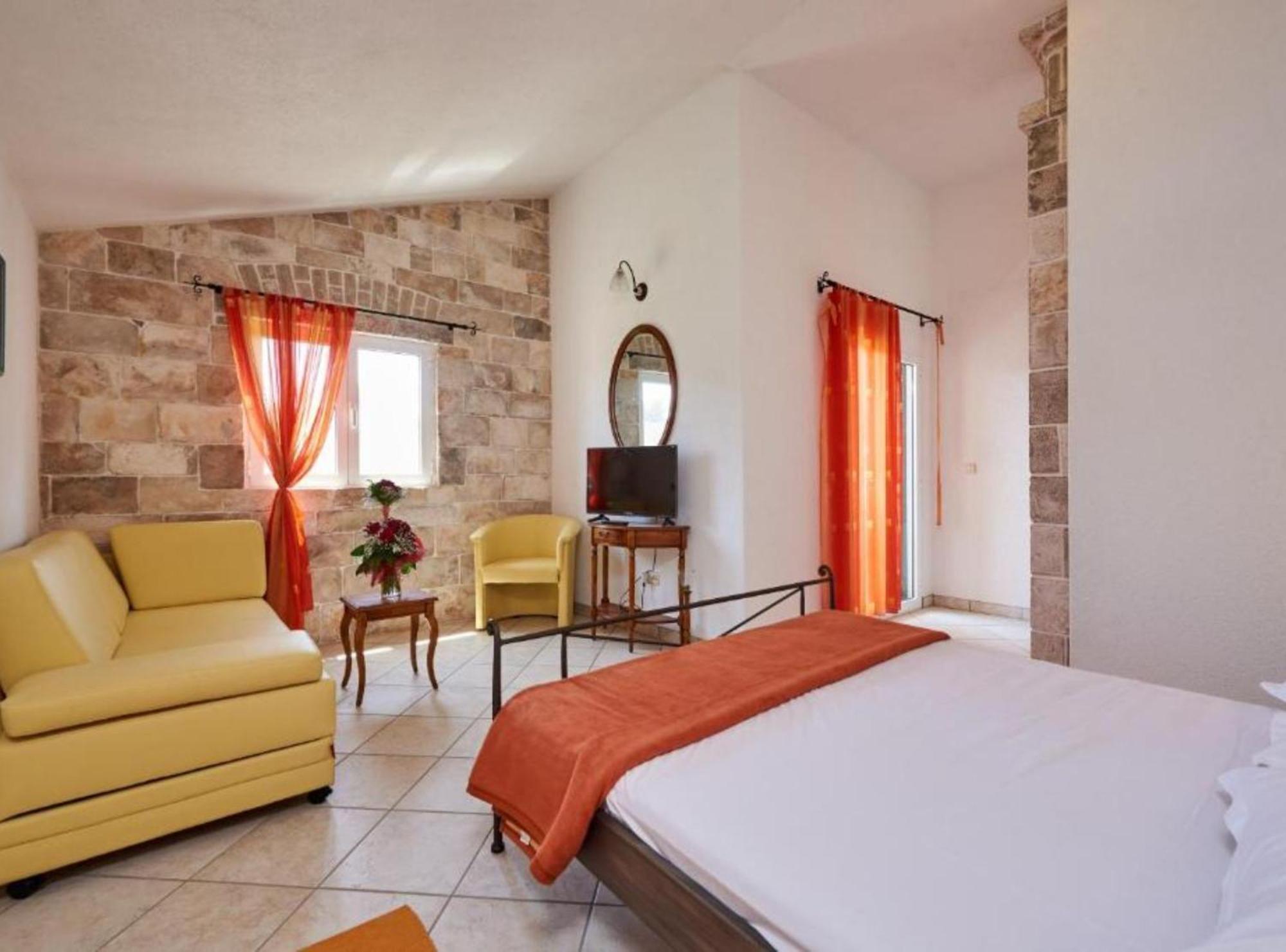 Krknjasi Hotel Велики Дрвеник Екстериор снимка